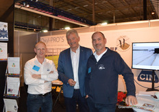 In de stand van Cindro gaven Joost Hoovens, Theo Zwinkels en Gerard Schepers graag uitleg over onder meer de zilver-gestabiliseerde waterstofperoxide Oxyl-PRO®S.